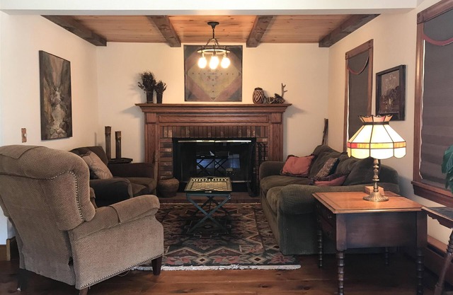 ¡NUEVO LISTADO! HERMOSA CASA 4BR EN EL PUEBLO DE BOLTON LANDING WALK POR TODAS PARTES
