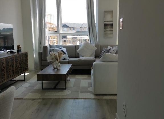 Beautiful, 4brd-3bthTownhome 7mins to Lakeshore