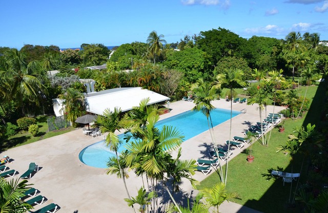 Hermosa 4ta. piso en condominio con piscina y espectaculares puestas de sol y vista al mar