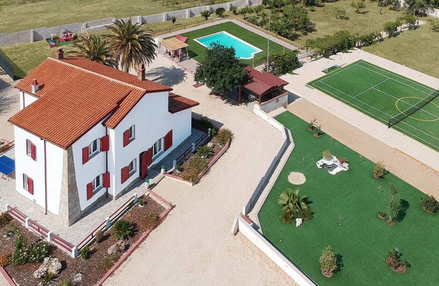 Hermosa villa de lujo de 5 camas - Piscina - Cancha de tenis - minutos a la tranquila playa de arena