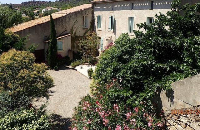 Hermosa casa tradicional francesa con casa rural independiente y piscina