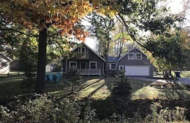 Beautiful 5-bedroom cottage across from Bass Lake