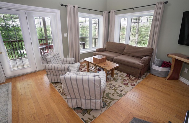 Beautiful 5 bedrooms waterfront cottage sits on a private 4 acres wooded lot!!