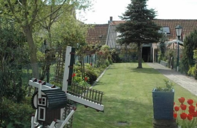 Beautiful 5-person holiday home in Colijnsplaat, Noord-Beveland, also suitable for disabled people