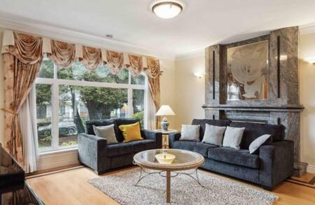 Beautiful 6 BD House in a Desirable Neighborhood