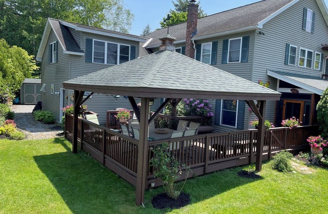 Beautiful 6 bedroom house short walk to Lake George