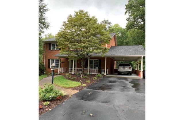 Beautiful 6 bedrooms house Great for race weekend and easy access to Danville