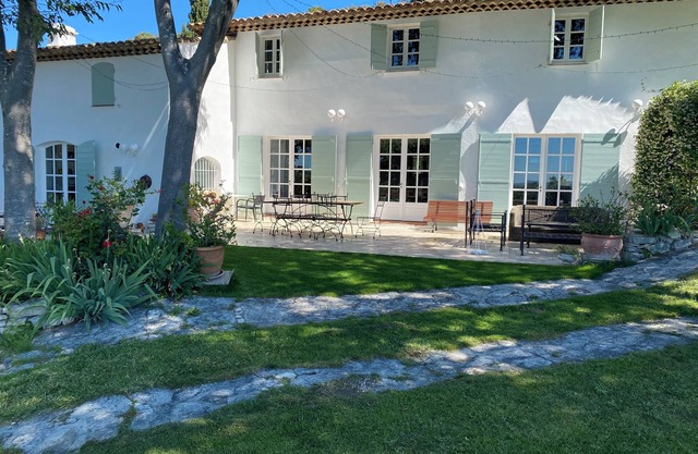 Hermosa villa de 6 dormitorios en una piscina tranquila cerca de Aix en Provence sitio excepcional