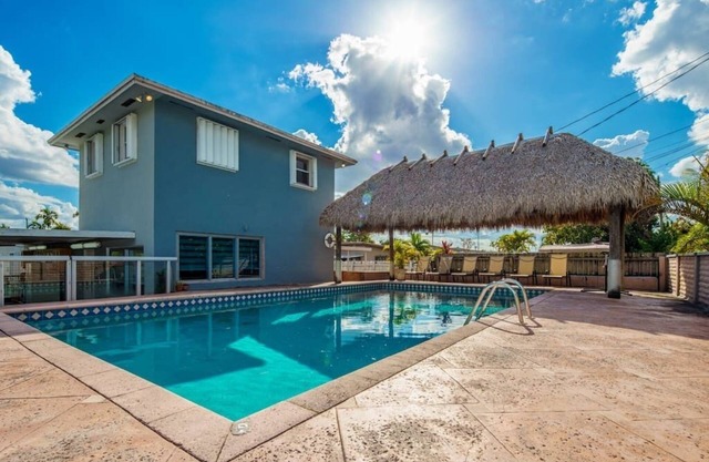 Beautiful 7-Bedroom Villa with Pool