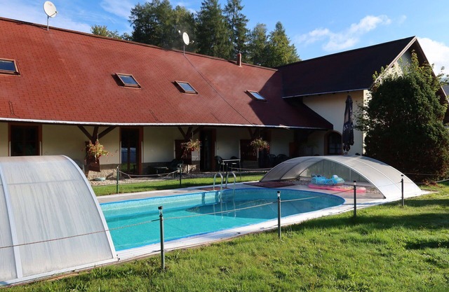 Acogedor apartamento para 4 personas con WIFI, piscina, TV, patio y aparcamiento