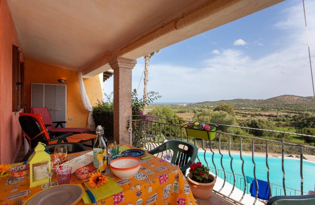 Precioso apartamento "Sunrise" con vistas al mar, balcón, terraza y piscina
