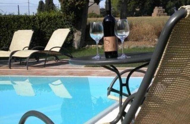 Bonito apartamento en villa con piscina, TV, patio, mascotas permitida y aparcamiento