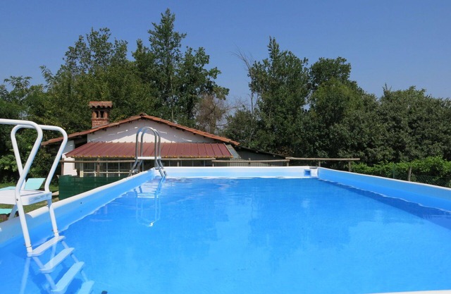 Precioso apartamento en villa con piscina, WIFI, TV, patio, mascotas permitida y aparcamiento