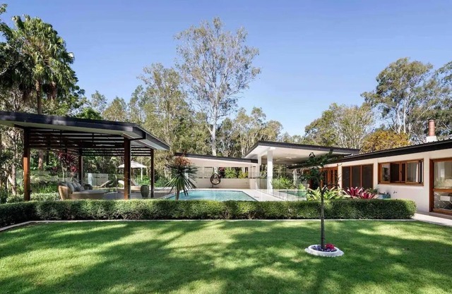 Beautiful Acreage Resort style fully furnished house open for short term rental