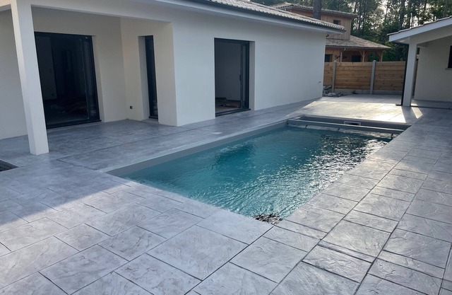 Beautiful air-conditioned house with heated pool