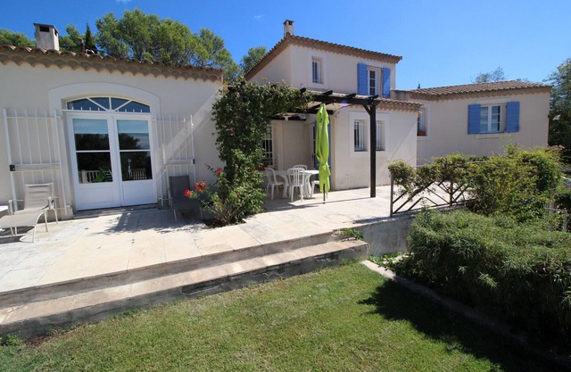 Hermoso chalet con aire acondicionado en Poulx, cerca de Nîmes, Gard, piscina privada