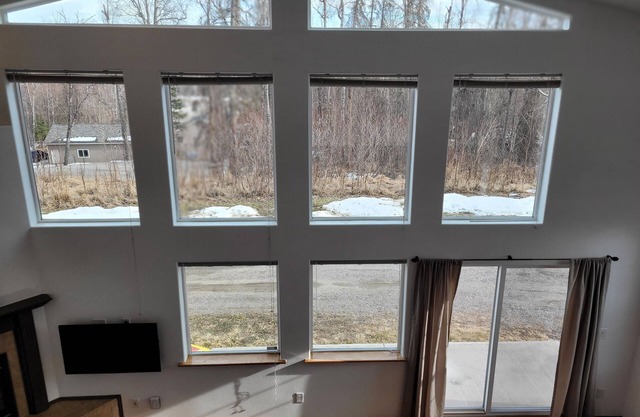 Beautiful Alaska home on private wooded acre. 20% discount for >30 days rental.