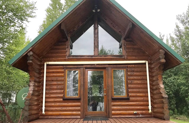 Beautiful Alaskan Lakefront Cabin