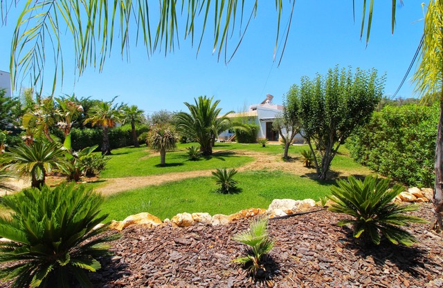 Beautiful Algarve Pool Villa Bali with a private garden - 15min to beach