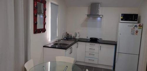 Beautiful and Bright Studio Apartment Botany Downs
