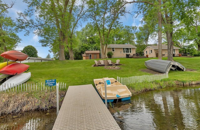Beautiful and Clean 2 Bedroom Cottage on Clearwater Lake