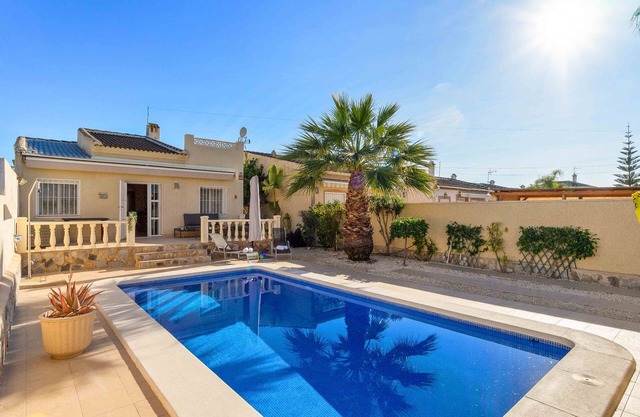 Encantadora Casa con Piscina privada en urb, San Luis - el chaparral, Torrevieja