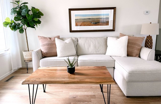 Beautiful And Cozy 3 Bedroom home in the heart of R.C.!