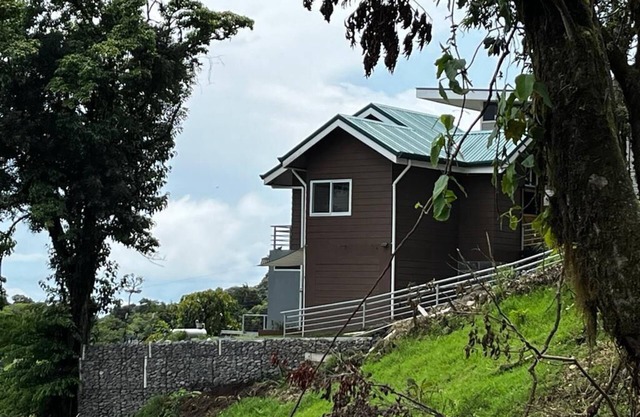 Greenview💚Mountain House 700mts de Canopy y puentes colgantes,3km de Tigre-fall