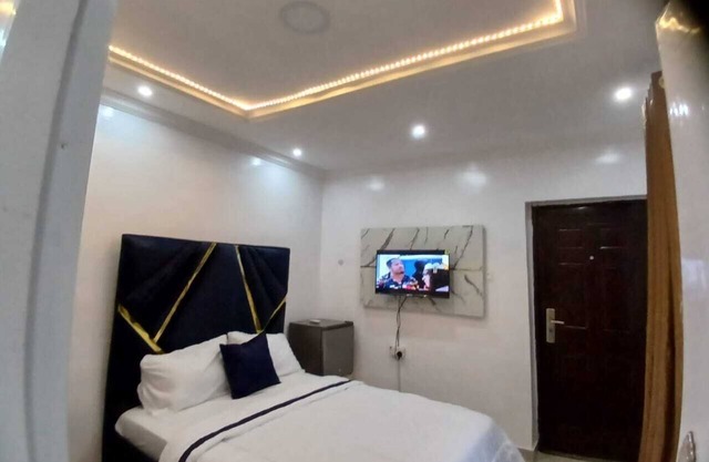 Beautiful and Cozy miniflat for 2 with Swimming Pool - close to Airport