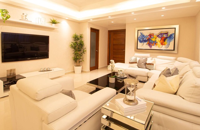 BEAUTIFUL AND ELEGANT APARMENT IN CENTER OF SD