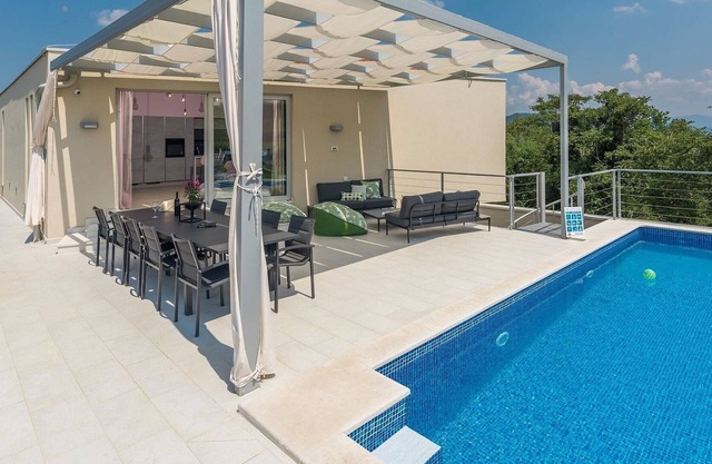 Casa de campo moderna en Motovun con piscina privada