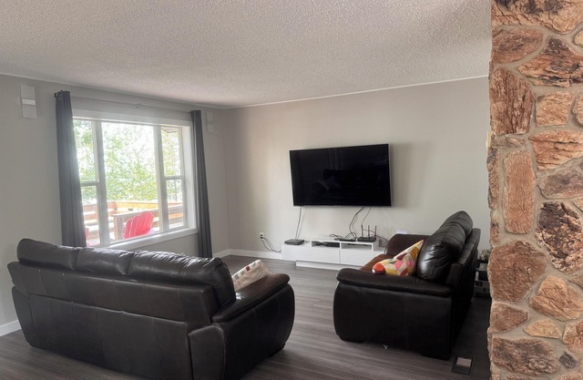Beautiful and Newly Renovated Lakefront Cottage on Lake Manitoba