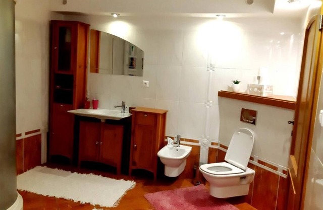 Beautiful and quiet apartment near mountains.