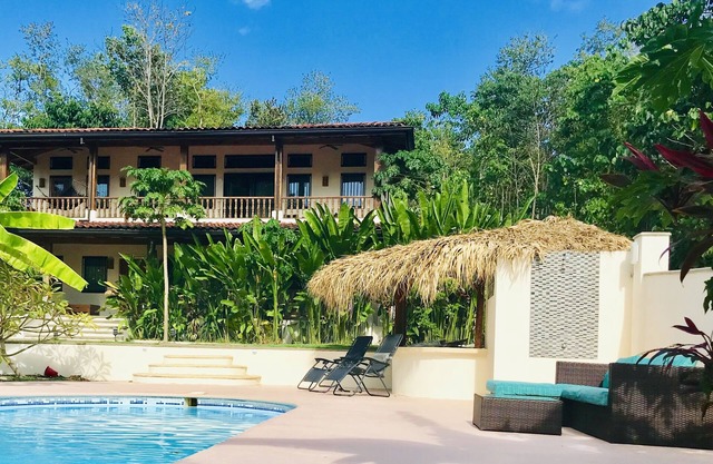 Casa segura con piscina cerca de la playa - $ 195 / noche especial de último minuto !!!
