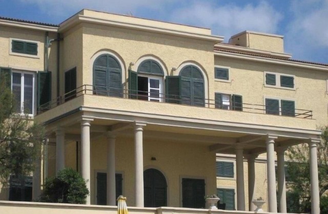 Precioso apartamento para 8-10 personas en una villa histórica en el mar.
