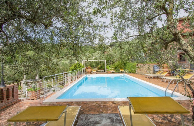 Hermoso apartamento con WIFI, piscina, A/C, jacuzzi, TV, patio, mascotas permitida, aparcamiento