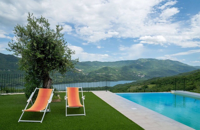 Precioso apartamento con A/C, piscina, WIFI, TV, balcón, mascotas permitida y aparcamiento
