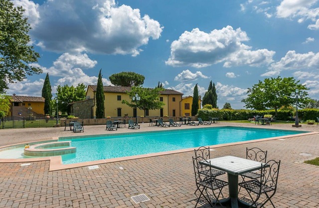 Bonito apartamento en villa para 6 personas con WIFI, A/C, piscina, TV y aparcamiento
