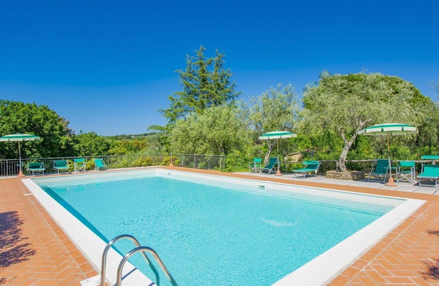 Acogedor apartamento para 6 personas con WIFI, piscina, TV, patio, mascotas permitida y aparcamiento