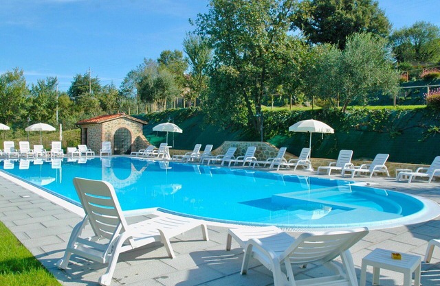 Bonito apartamento en villa para 4 personas con WIFI, piscina, A/C, TV, patio y aparcamiento