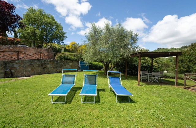 Bonito apartamento en villa con piscina, WIFI, TV, patio, mascotas permitida y aparcamiento
