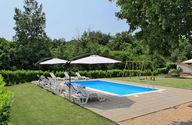 Bonito apartamento con piscina, WIFI, A/C, TV, patio, mascotas permitida y aparcamiento