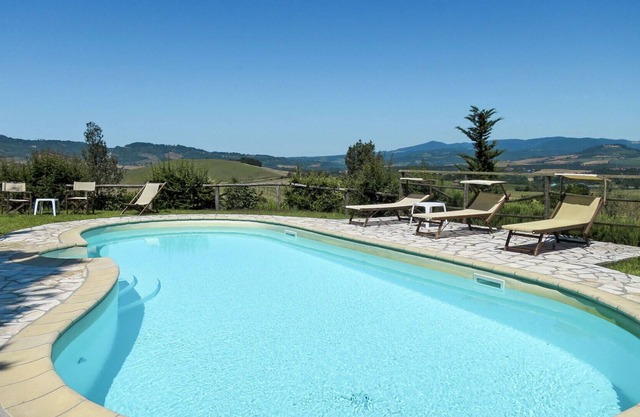 Acogedor apartamento para 6 personas con piscina, WIFI, patio, mascotas permitida y aparcamiento