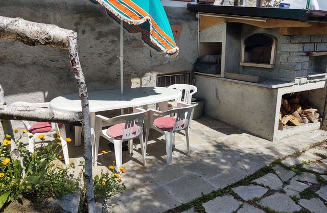 Bonito apartamento para 2 personas con WIFI, TV, patio y mascotas permitida