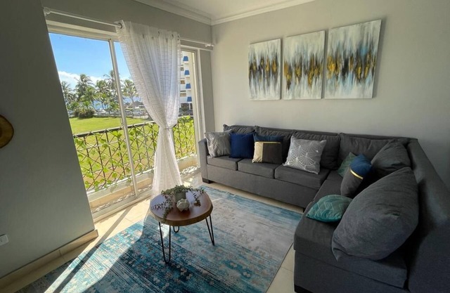 Bello apartamento vista al mar 🌊 y parqueo gratuito.