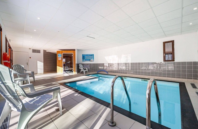 Hermoso apartamento para 6 personas con internet, piscina, TV, balcón y aparcamiento
