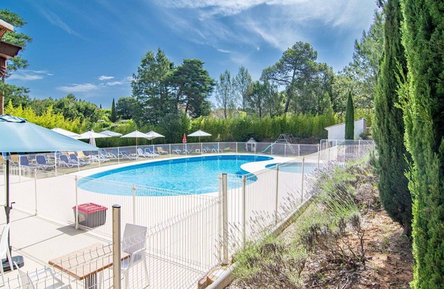 Hermoso apartamento con WIFI, piscina privada, TV, terraza, mascotas permitida y aparcamiento