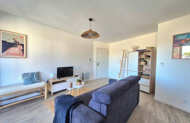 Bright apartment with balcony and garden