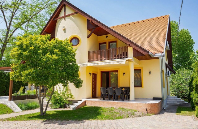 Hermoso apartamento para 10 personas con A/C, WIFI, TV, terraza y aparcamiento