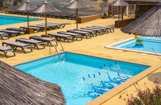 Acogedor apartamento en villa con A/C, WIFI, piscina, TV, terraza, mascotas permitida y aparcamiento